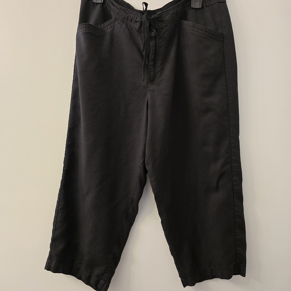 Lee Natural Fit 1869 Women's Black Lyocell Capris in LIke New Condition - 14M